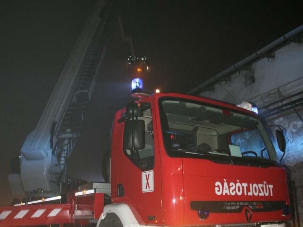 Kínaiak raktára borult lángba Budapesten