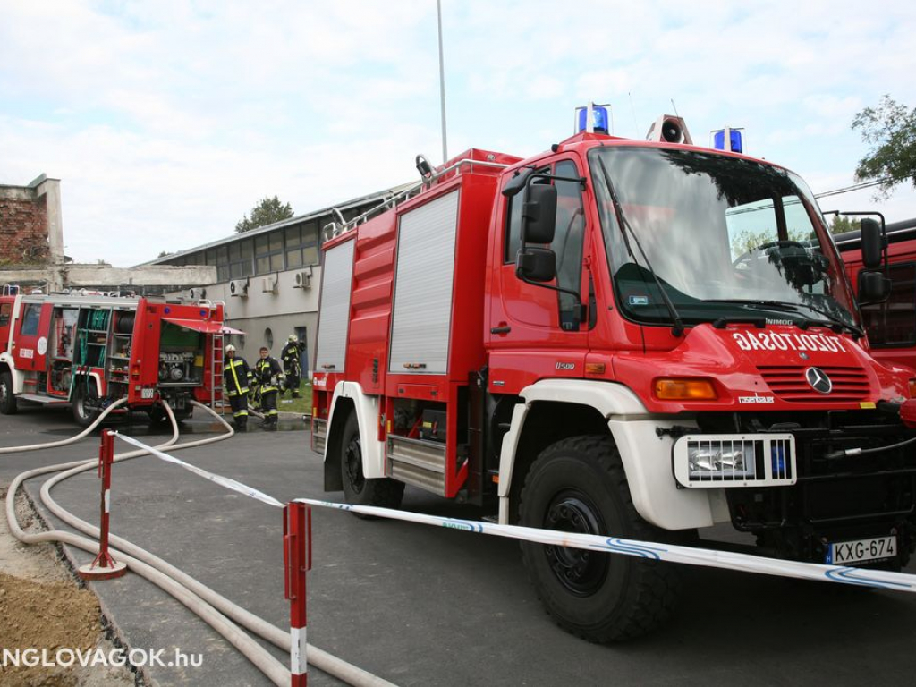 Régi üzemépület gyulladt ki Budapesten