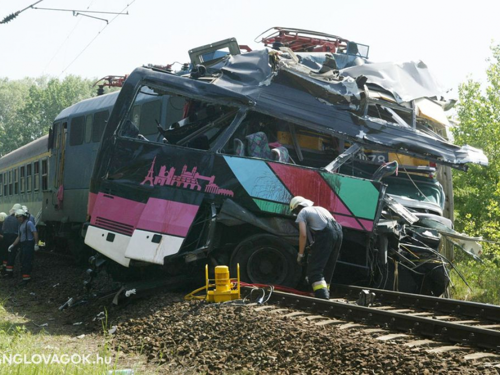 Tömegszerencsétlenség egy vasúti átjáróban Siófokon