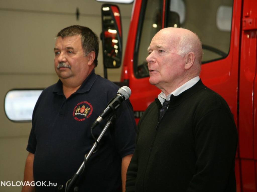 Bemutatták Moldova György tűzoltókról írt könyvét Budapesten