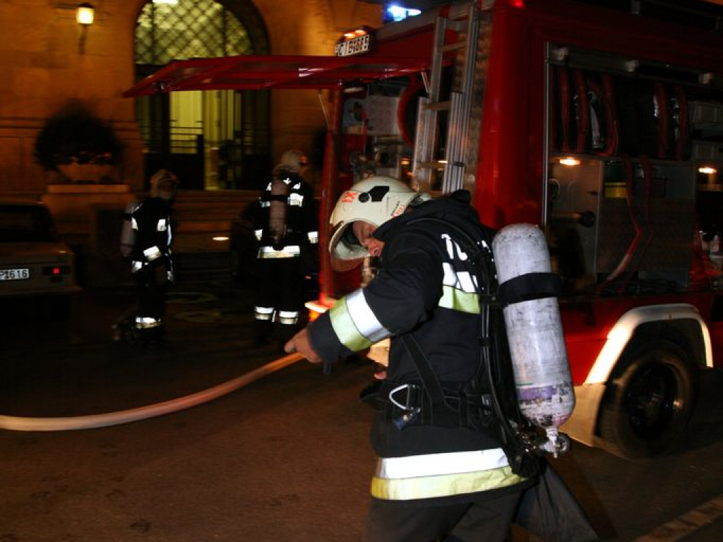 Három tűzoltó halt meg a Műegyetem kigyulladt lőterének oltásánál Budapesten