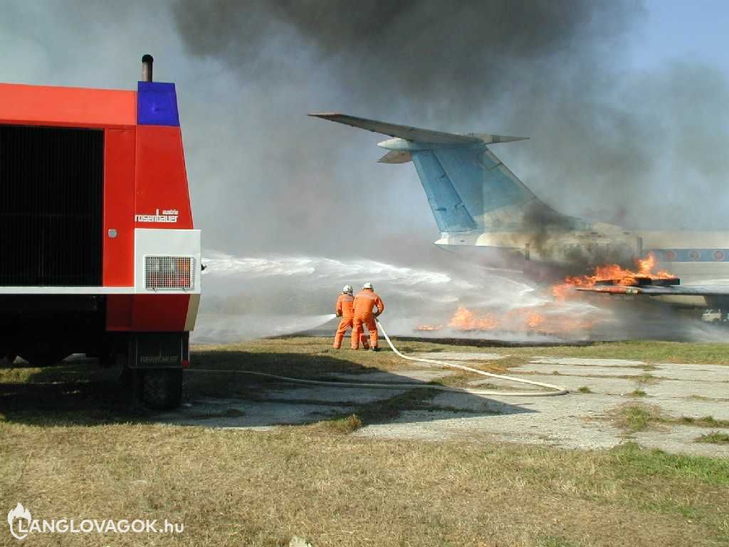 Tűzoltási gyakorlat a Ferihegyi repülőtéren