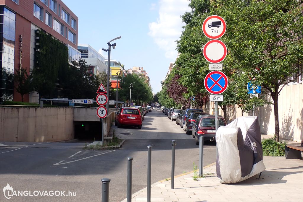 Becsényi utca az Allee Bevásárlóközpontnál Budapesten