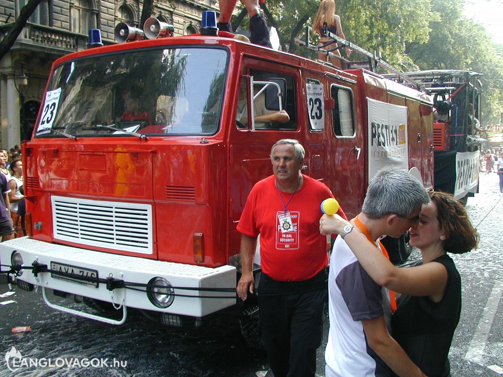 Tûzoltóautó a Budapest Parádén