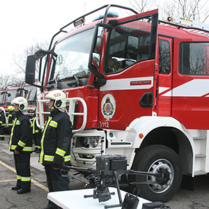 Új gépjárműveket és eszközöket adták át az Országos Katasztrófavédelmi Főigazgatóságon
