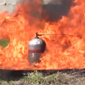 Különböző töltöttségű propán-bután gázpalackok robbanásai