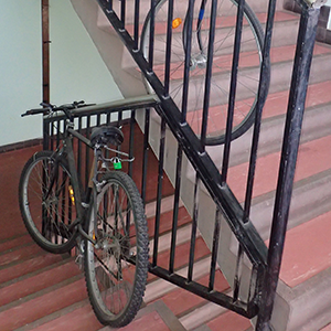 Nem kerékpártároló a lépcsőház