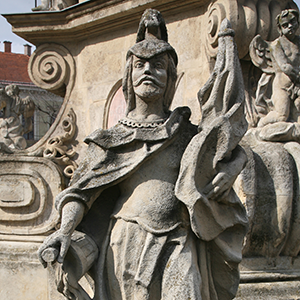Szent Flórián-szobor Szentháromság-oszlopon Kecskeméten