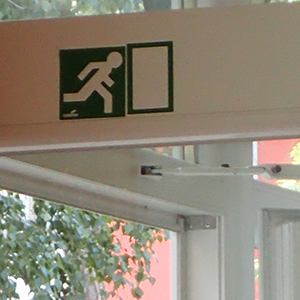 Menekülési jel az ajtón