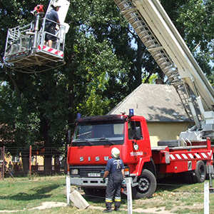 Sisu emelőkosaras gépjármű [AYA-971]