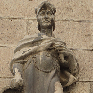 Szent Flórián-szobor lakóépület homlokzatán az I. kerületben