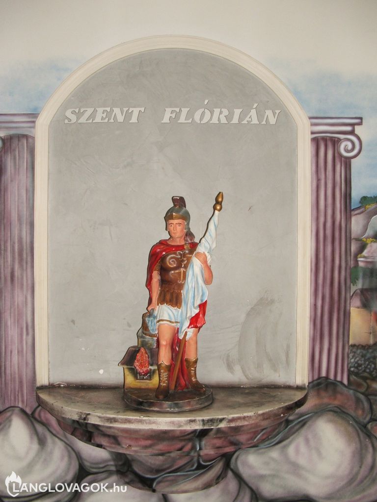 Szent Flórián-szobor a tűzoltóságon a XIII. kerületben (Fotó: Boronyai István)