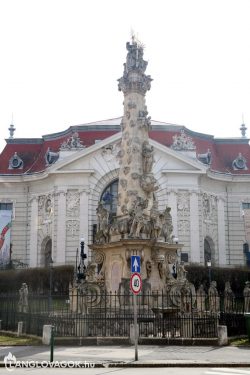 Szent Flórián-szobor Szentháromság-oszlopon Kecskeméten
