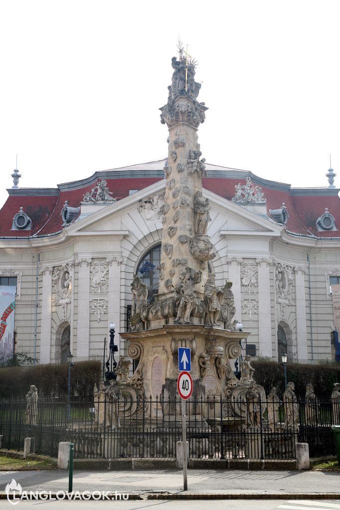 Szent Flórián-szobor Szentháromság-oszlopon Kecskeméten (Fotó: Kis-Guczi Péter)