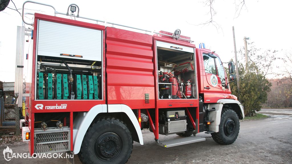 Mercedes-Benz erdőtüzes gépjármű [KXG-674]