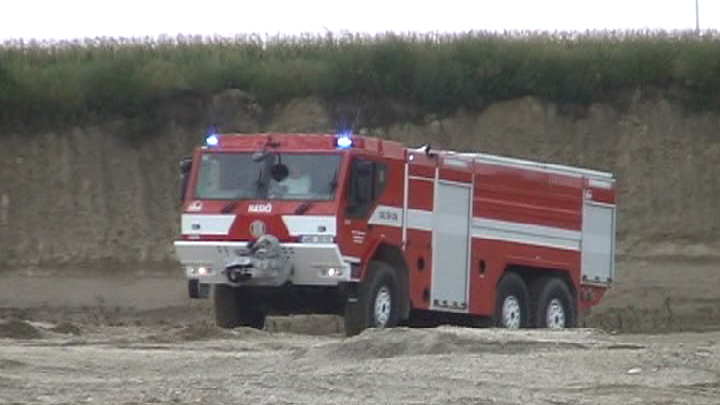 Tatra CAS 30-as tűzoltóautó bemutatása Csém közelében