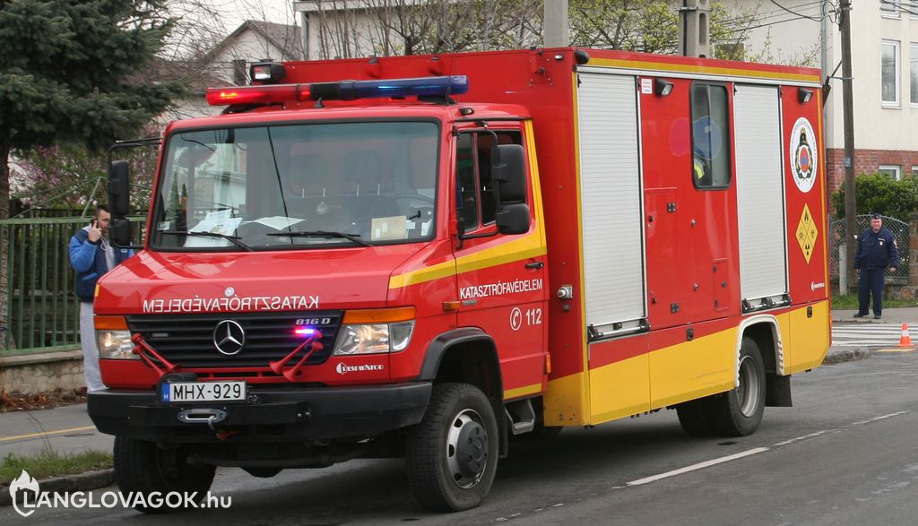 Mercedes-Benz mobil labor gépjármű [MHX-929]