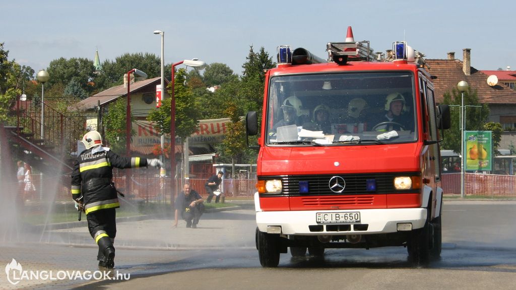 Mercedes-Benz gépjárműfecskendő [CIB-650]