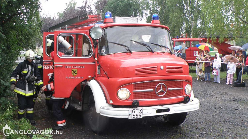 Mercedes-Benz gépjárműfecskendő [GFX-586]