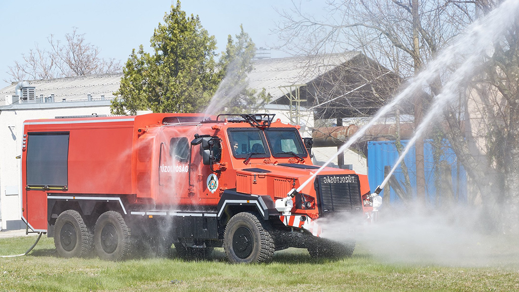 Komondor RDO 4336 MPV cserefelépítményes tűzoltóautó