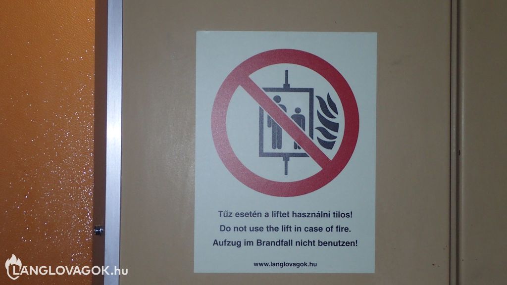 Tűz esetén a liftet használni TILOS!
