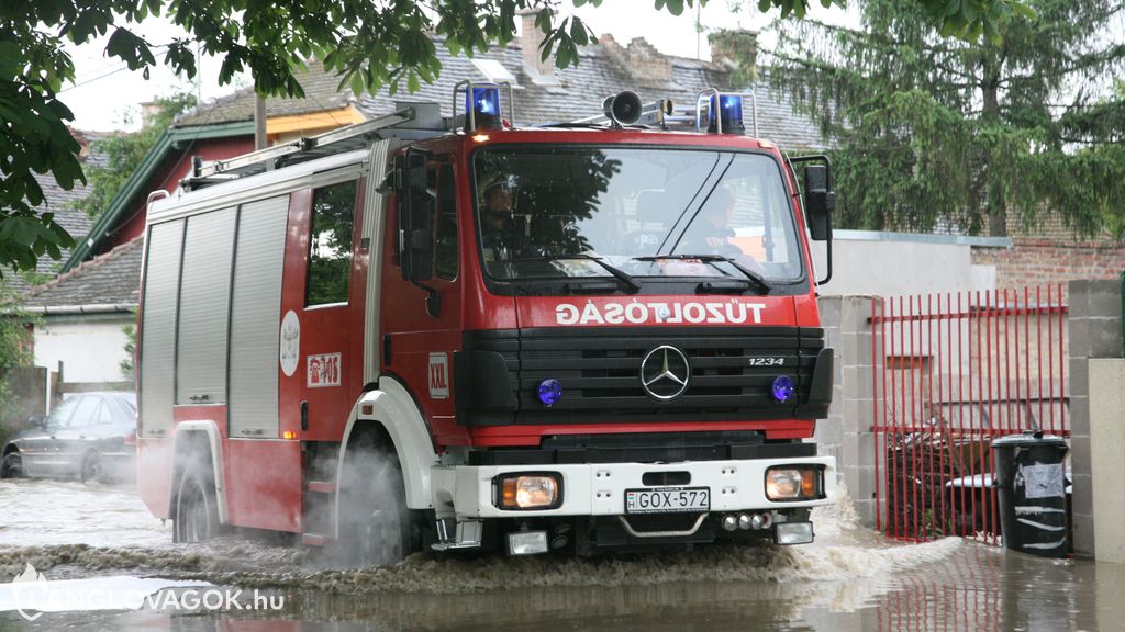 Mercedes-Benz gépjárműfecskendő [GOX-572]