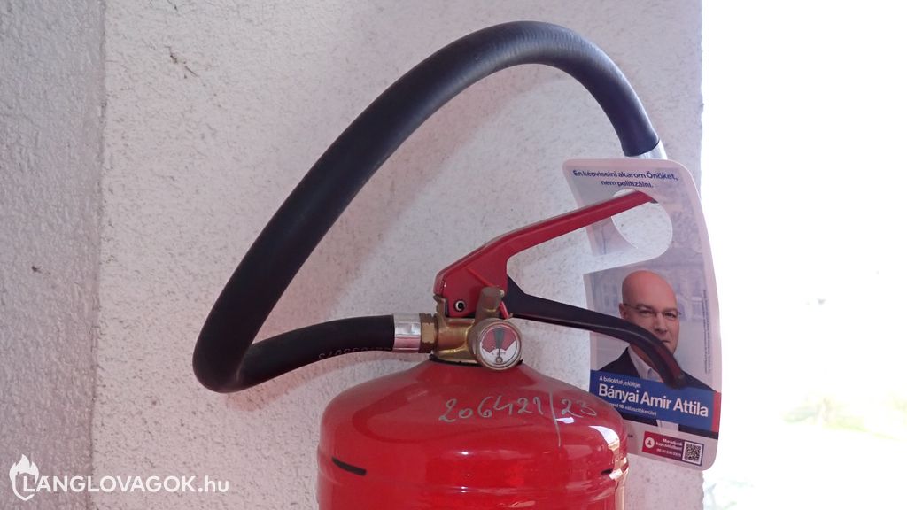 Politika a tűzoltó készüléken