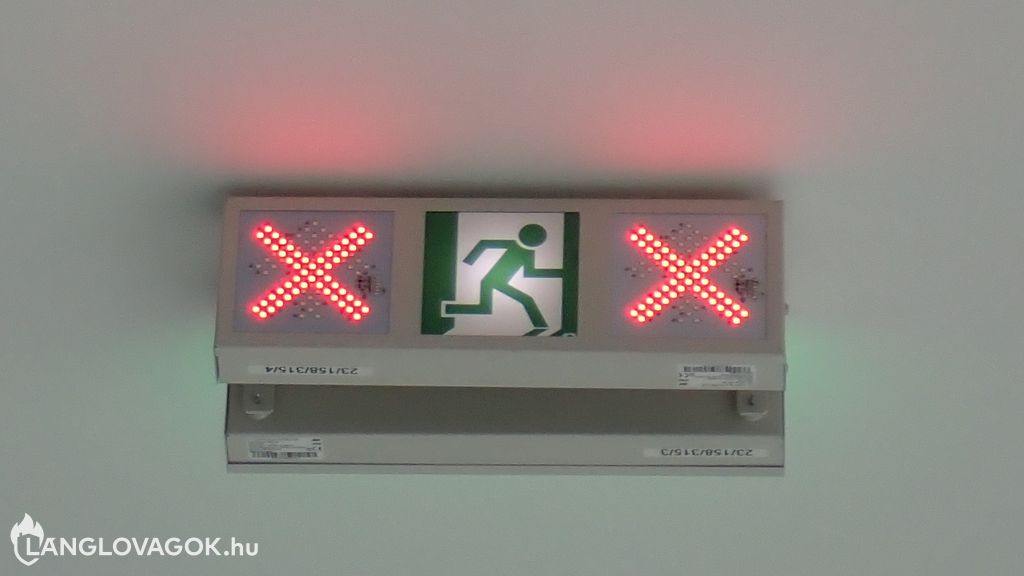 Adaptív irányfény (Fotó: Kis-Guczi Péter) Biztonsági világítás szabványok magyarul