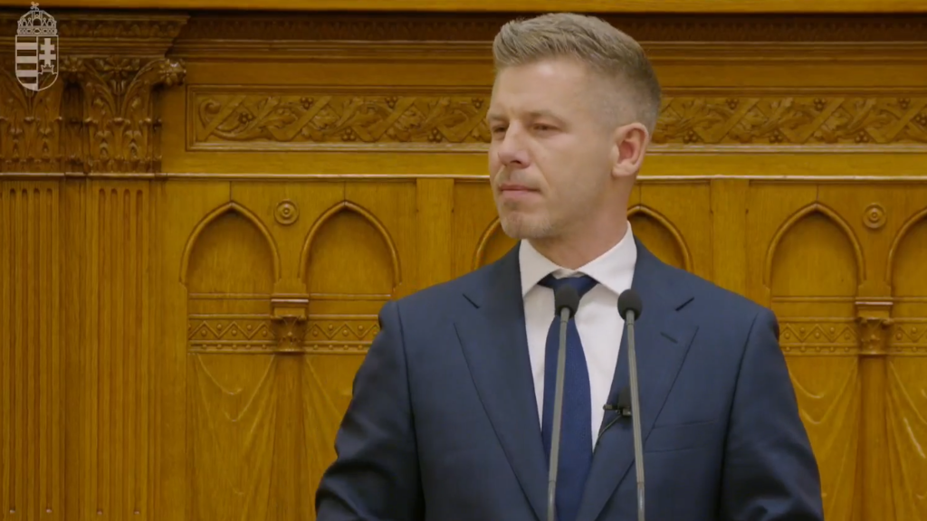 Bocsánatot kért Magyarország új miniszterelnöke